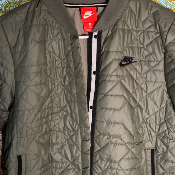 Forest green nike jacket - Picture 2 of 4